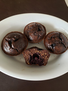 Una foto de Muffins de chocolate y mora low carb