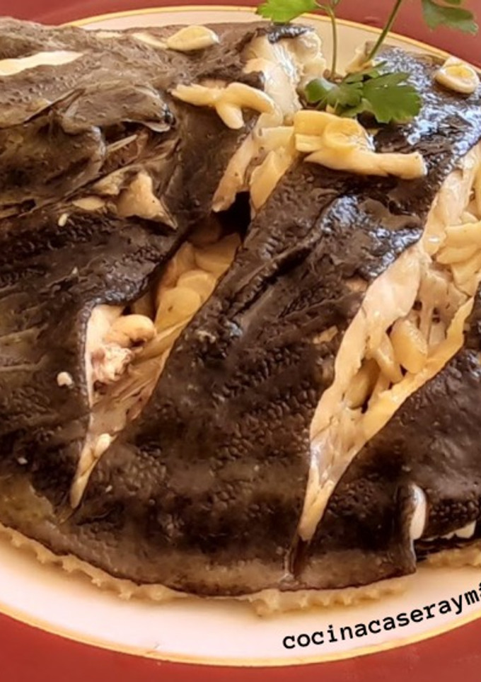 Una foto de Rodaballo al ajillo