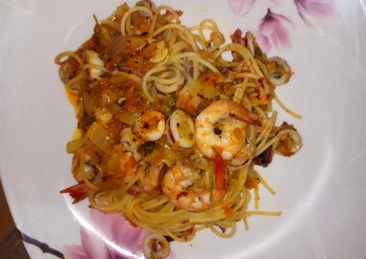 Seafood spaghetti marinara