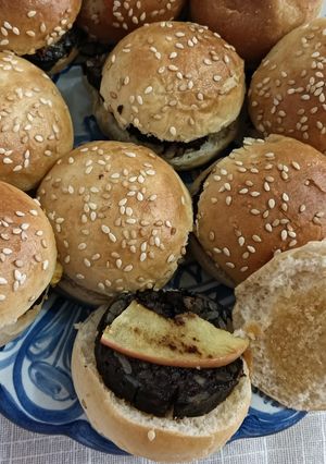 Una foto de Canapés de morcilla de Burgos con manzana y miel