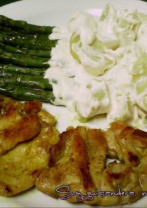 Foto principal de Pollo plancha, espárragos y patatas ali oli