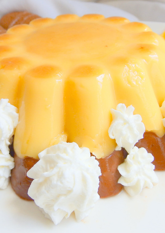 Una foto de Flan de chocolate y naranja