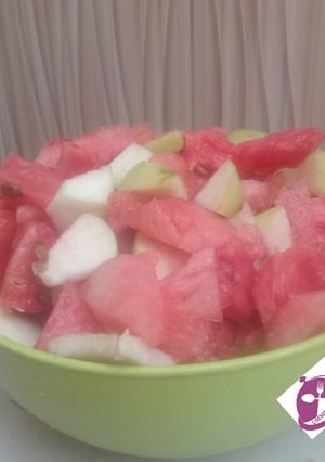 A picture of Apple and watermelon.