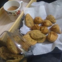 A picture of Masala samosa and namkeen gol papdi.