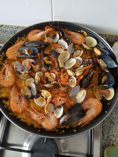 Una foto de Paella de marisco