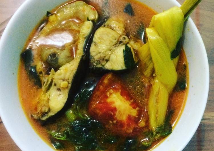Cara Gampang Menyiapkan Sup kuning kemangi ikan patin no santan yang Sempurna