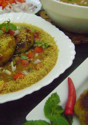 A picture of Ragda Patties.