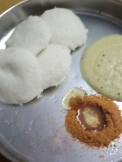 இட்லி (Idli recipe in tamil) செய்முறை முக்கிய புகைப்படம்