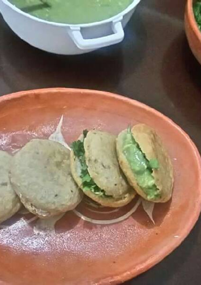 Una foto de Gorditas de chicharrón y queso