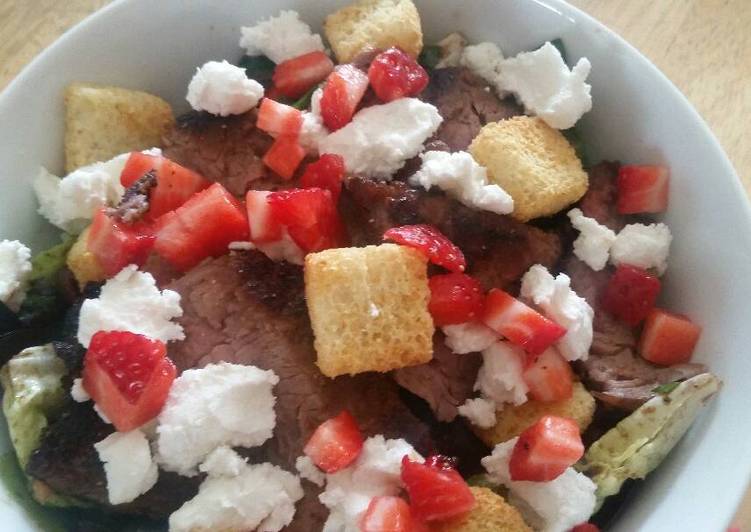 Strawberry Steak Salad w/ Roasted Peach Vinaigrette