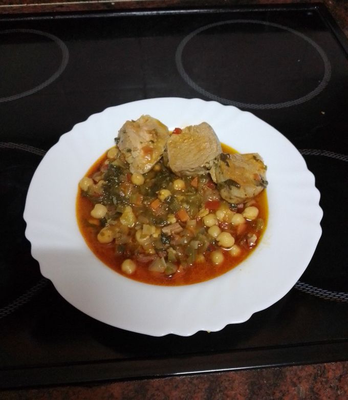 Foto principal de Guiso de garbanzos con acelgas y solomillo de cerdo