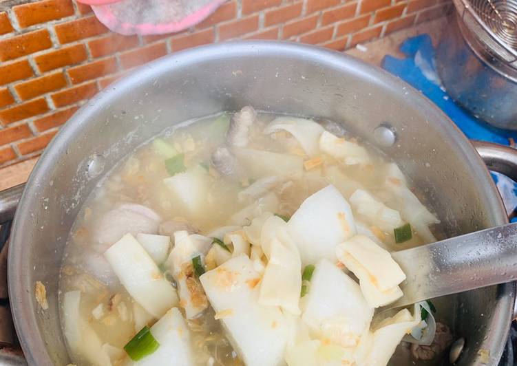 Bagaimana Menyiapkan Sup lobak ayam yang Enak Banget