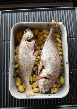 Una foto de Pescado con ñoquis al horno