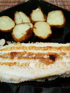 Una foto de Lenguado a la plancha con patatas cocidas