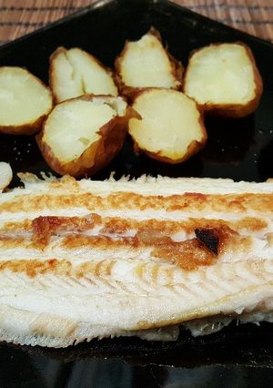 Foto principal de Lenguado a la plancha con patatas cocidas