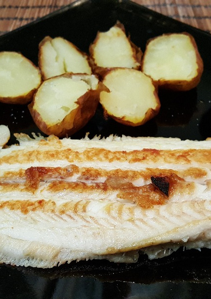 Una foto de Lenguado a la plancha con patatas cocidas 
