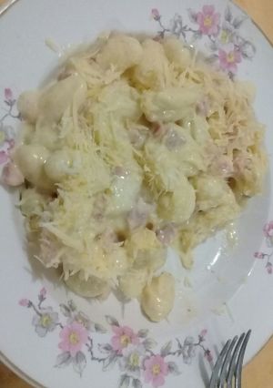 Una foto de Ñoquis con jamón y roquefort