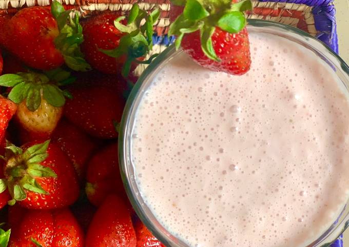 How to Make Homemade Strawberry 🍓 coconut 🥥 smoothie