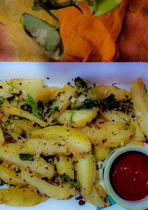 गार्लिक पोटैटो वेजेस (garlic potato wedges recipe in Hindi) रेसिपी मुख्य फोटो