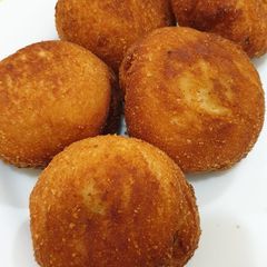 A picture of Chicken Bread Roll Iftar recipe Ramzan special.