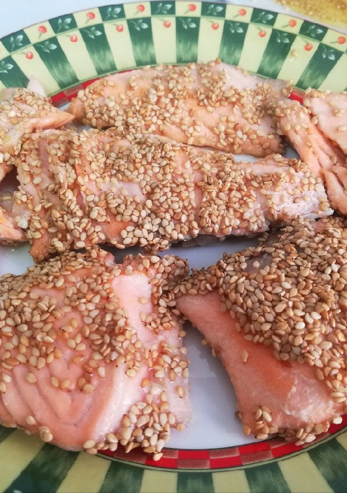 Una foto de Salmón con costra de sésamo