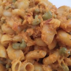 A picture of Freshly picked lobia with macaroni.
