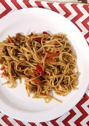 Una foto de Spaghettis al wok