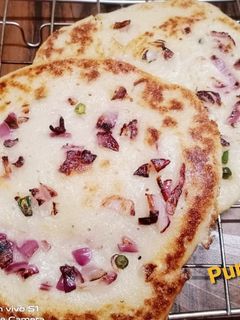 ওটস অনিয়ন উত্তাপম (Oats onion uttapam recipe in bengali) রেসিপির প্রধান ছবি