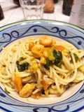 Udon di riso con verdure e gamberi