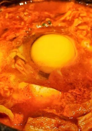 সুন্দুবু জিগা স্যুপ (Soondubu Jjigae recipe in Bengali (순두부찌개) রেসিপির প্রধান ছবি