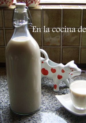 Una foto de Leche de soja rica en calcio, hecha en casa. Thermomix