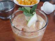 Una foto de bebidas fresca de menta