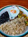 Arroz integral com alho-poró