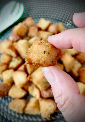 Una foto de Croutons al romero