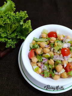 A picture of Mediterranean Chickpeas Salad.