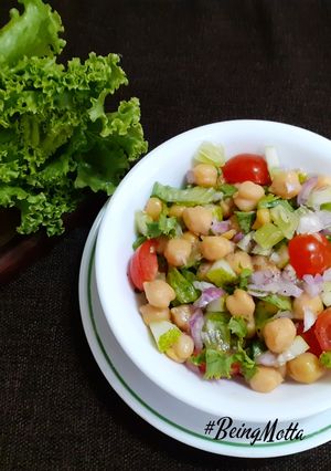 A picture of Mediterranean Chickpeas Salad.