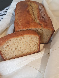Una foto de Budín banana y dulce de leche 🍌🍌