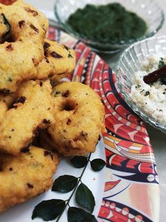 मेदू वडा (Medu vada recipe in Hindi) रेसिपी मुख्य फोटो