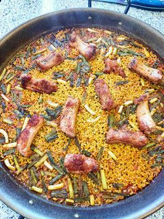 Una foto de Arroz de costilla de Cerdo y Ajos Tiernos