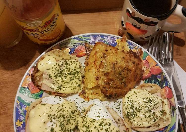 Huevos benedictinos con espinacas y papas Hash Browns