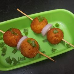 A picture of Potato and flattened rice balls.