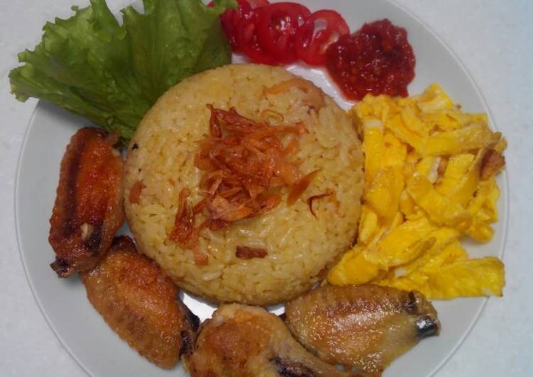 Cara Gampang mengolah Nasi kuning rice cooker yang Lezat