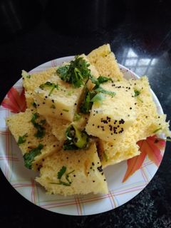ढोकला (dhokla recipe in Hindi) रेसिपी मुख्य फोटो