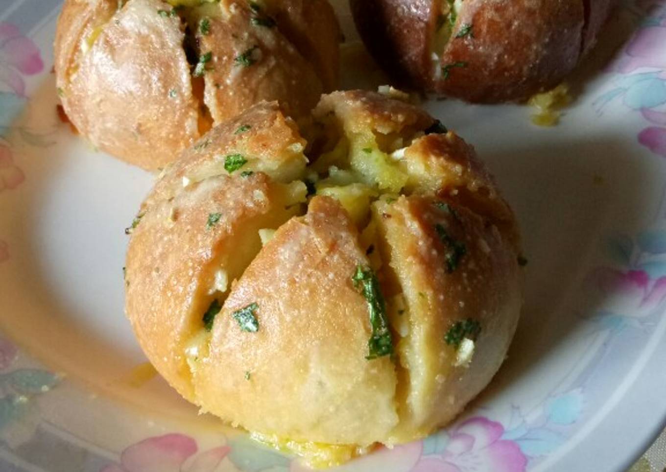 Korean Garlic Cream Cheese Bread