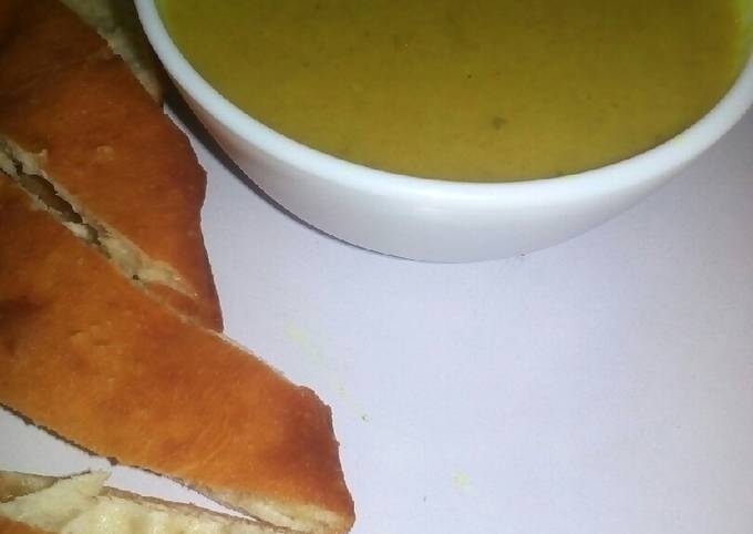 Spinach and coriander stem soup