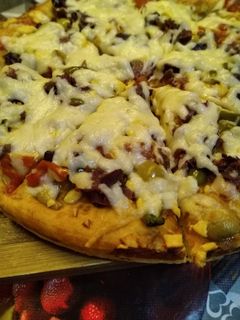 صورة لوصفة بيتزا بميكس جبن وبسطرمة 😋💓🍕