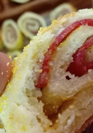 Una foto de Bocaditos arrollados de salame especiado