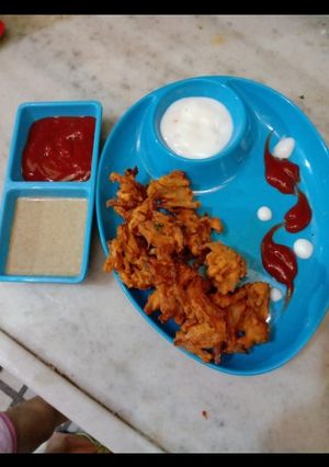 A picture of Onion Pakoda.