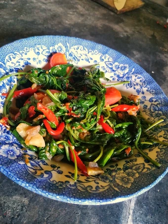 Cara Mudah Menyiapkan Resep Tumis kangkung saus tiram yang Lezat Anti Ribet, Uenak Banget