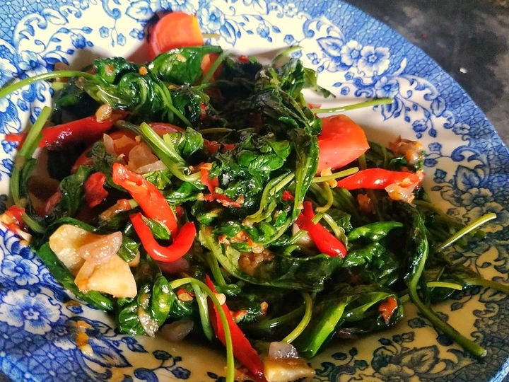 Cara Mudah Menyiapkan Resep Tumis kangkung saus tiram yang Lezat Anti Ribet, Uenak Banget